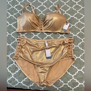 plus size swim: Gold 2-piece: top is 44DDD and bottom is 22W